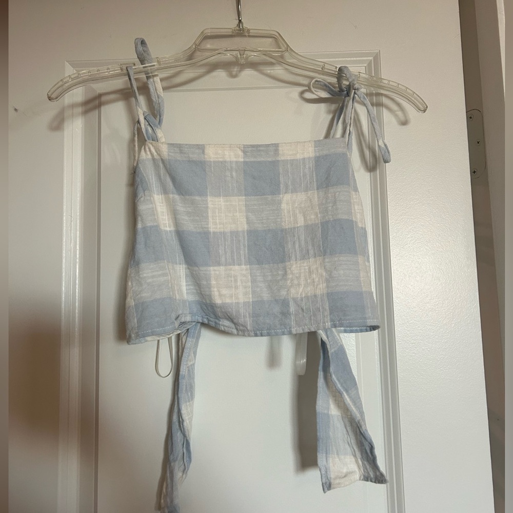 Cute cropped blue and white tank with straps you can tie!